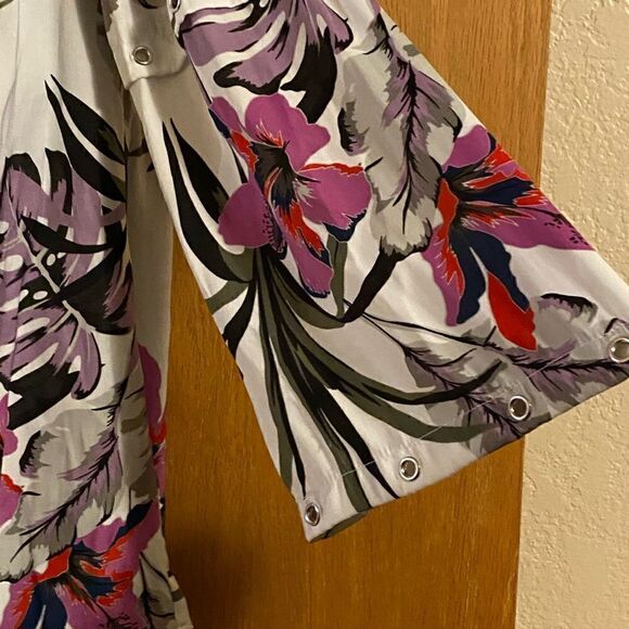 🌺3 for $30🌺Floral Jennifer Lopez 3/4 Sleeve Blouse, size XS. (S101) - Picture 3 of 7